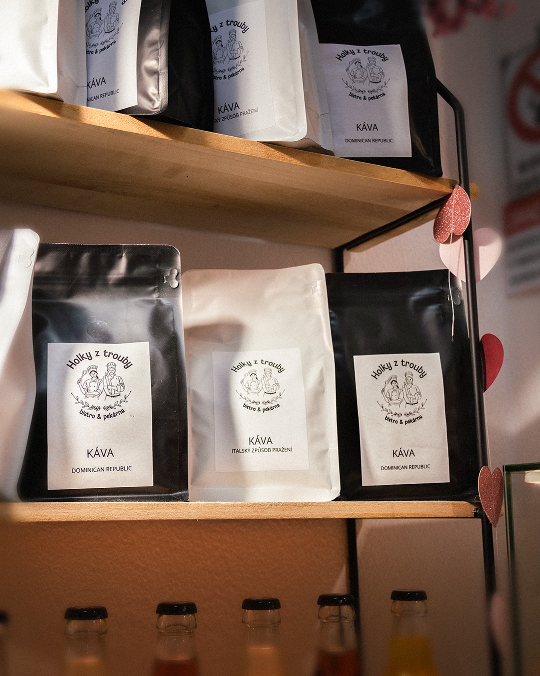 Káva Johnny Coffee v kavárně Holky z trouby ve Znojmě