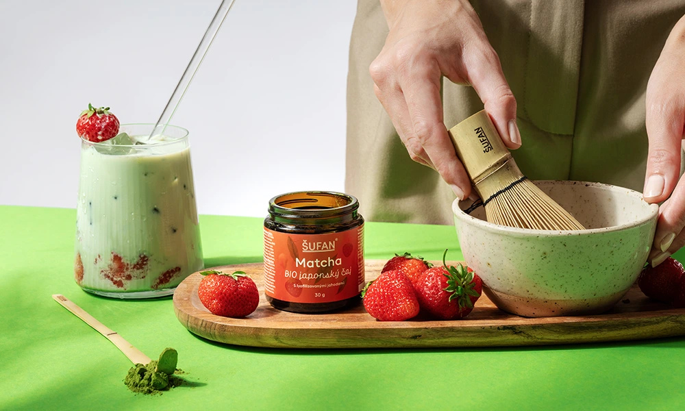 BIO japonský čaj Matcha s lyofilizovanými jahodami – ovocná směs s jemným matcha profilem