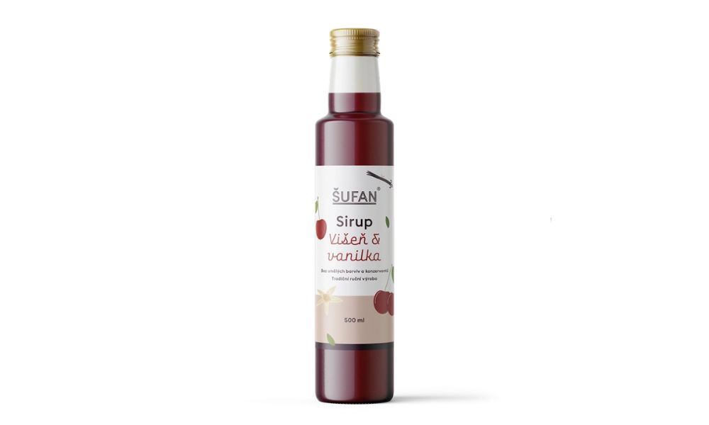 Višňový sirup s vanilkou Šufan & Sirupárna 500 ml – lahev sirupu